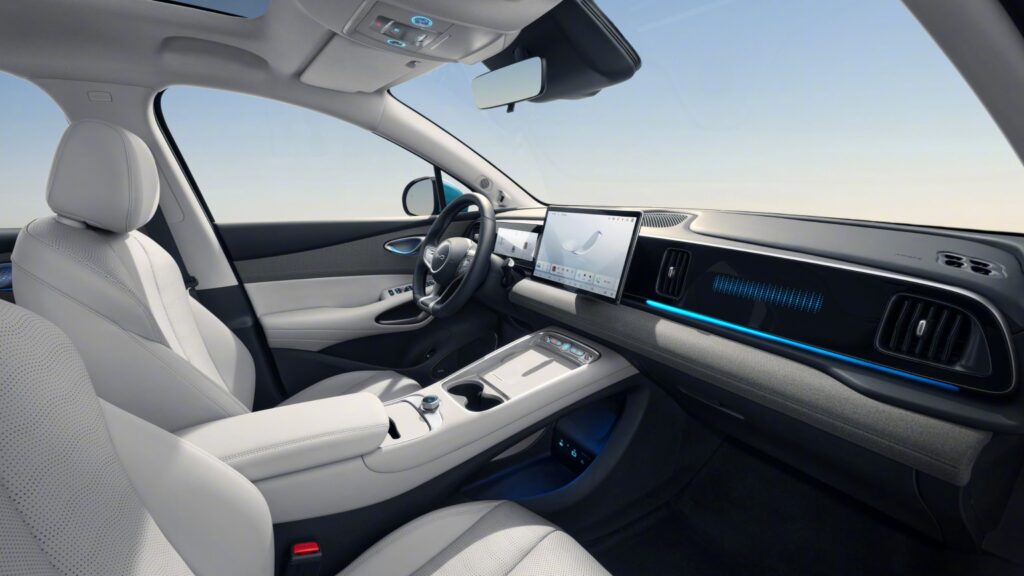 BYD lancia l'economico SUV Sealion 05 EV, supera Tesla nel fatturato e pensa in grande 10