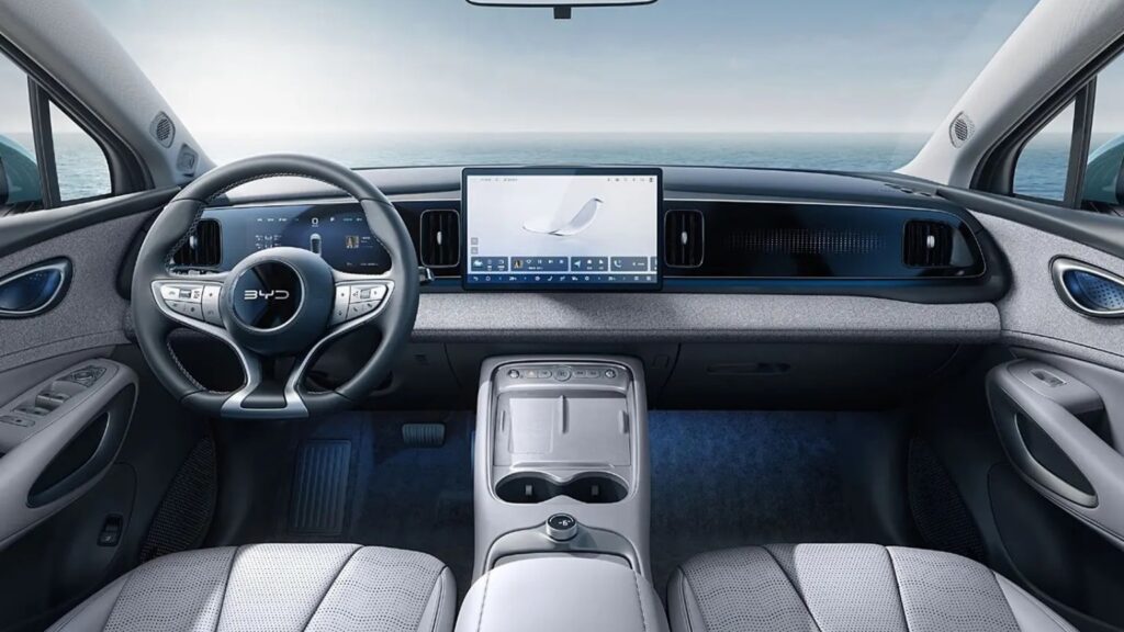 BYD lancia l'economico SUV Sealion 05 EV, supera Tesla nel fatturato e pensa in grande 11