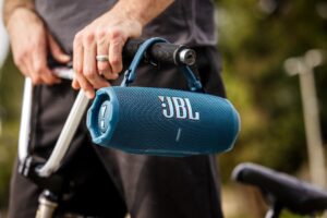 JBL Charge 6: l'evoluzione dello speaker "indistruttibile" arriva al suo prezzo minimo 7