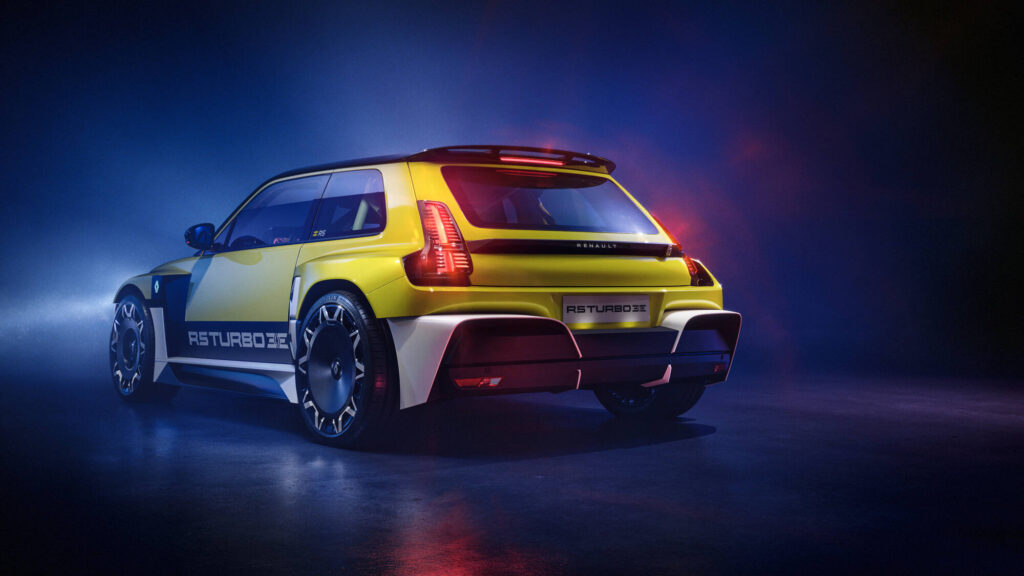 Scocca in fibra di carbonio e due motori da 540 cavalli: ecco Renault 5 Turbo 3E 13