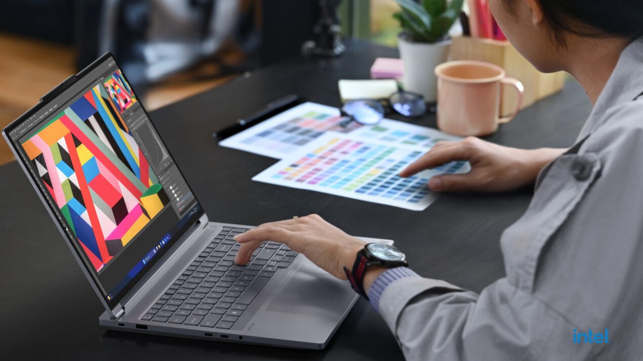 Lenovo al MWC 2025 con tante novità: c'è anche un notebook con pannello solare