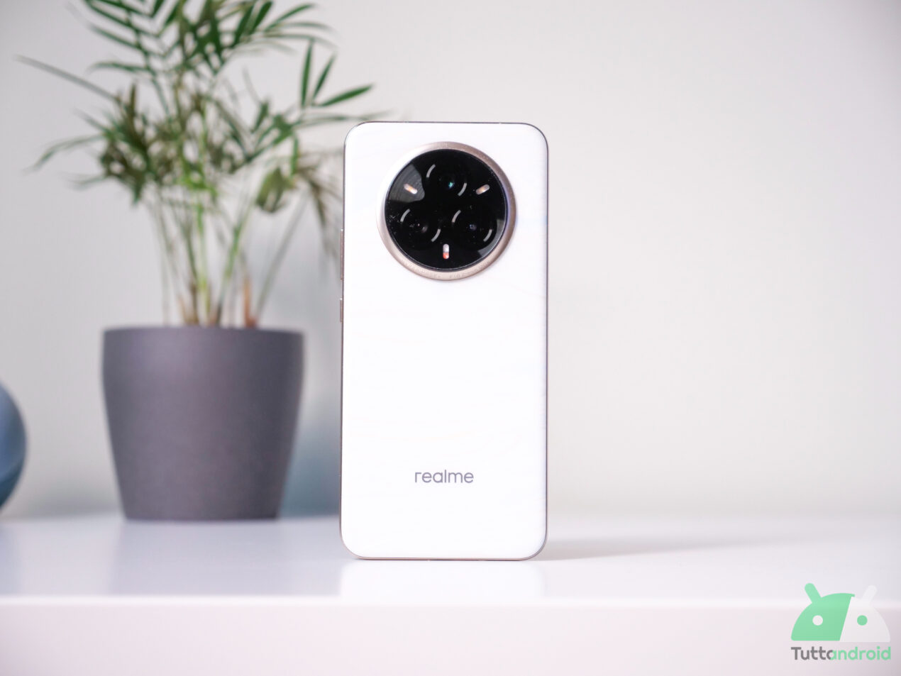 Recensione Realme 14 Pro+: sotto alla scocca che cambia colore c'è molto da scoprire