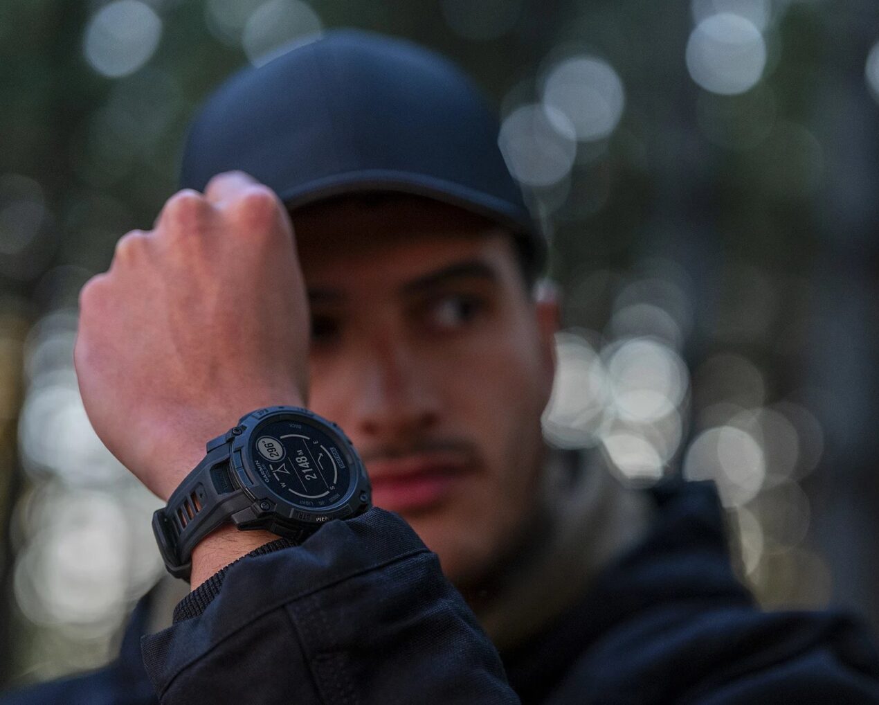 Garmin lancia Instinct 3 Tactical Edition: batteria "illimitata" e funzioni tattiche