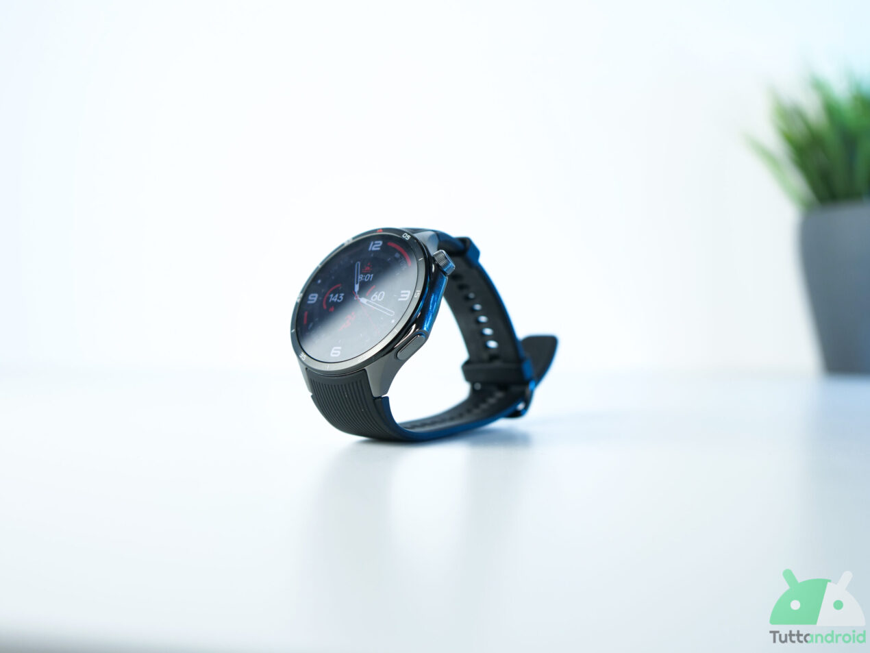 OnePlus Watch 3 è disponibile da oggi in Italia con ECG già attivo e offerte di lancio dedicate