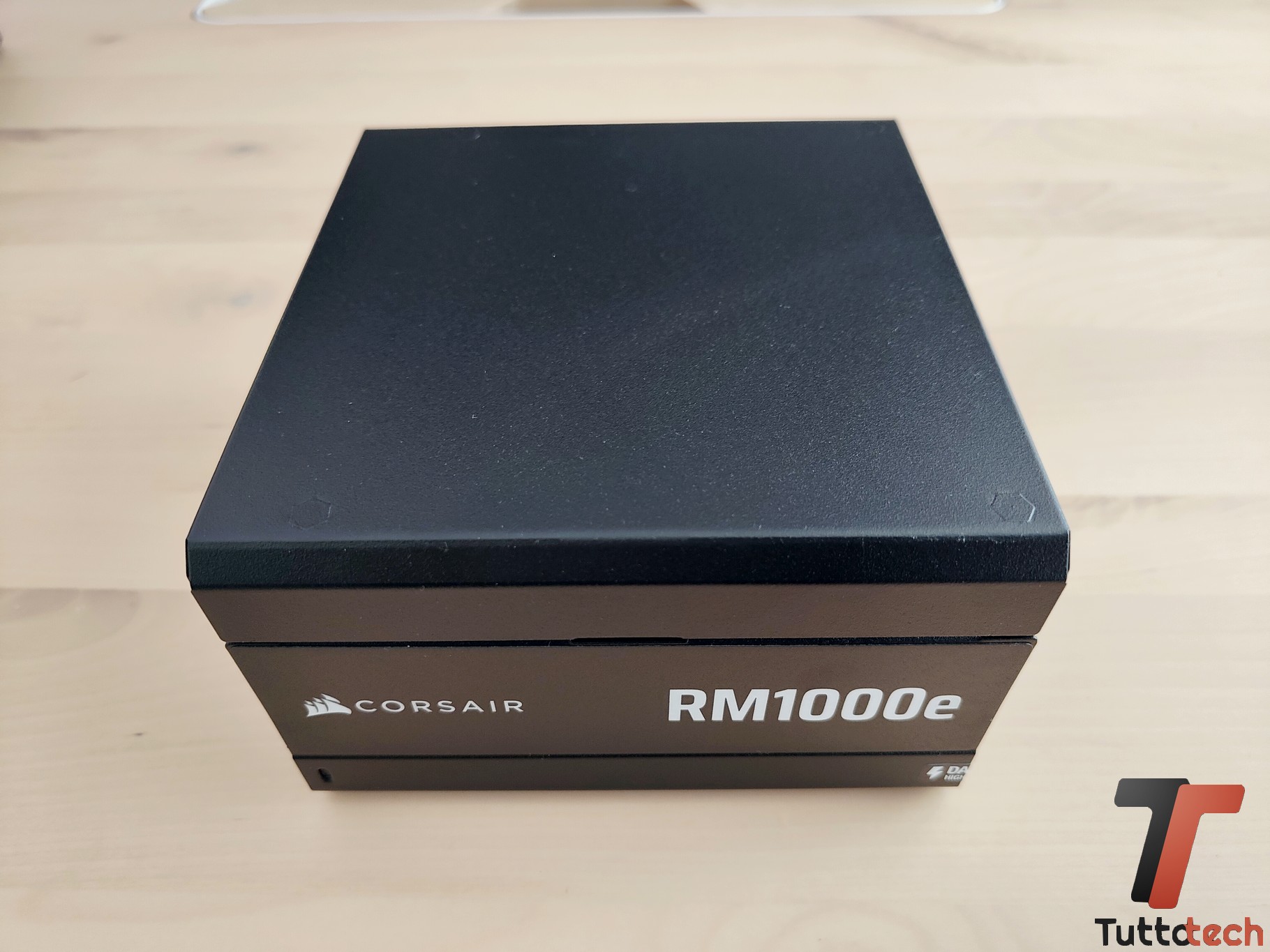 Corsair RM1000e 11