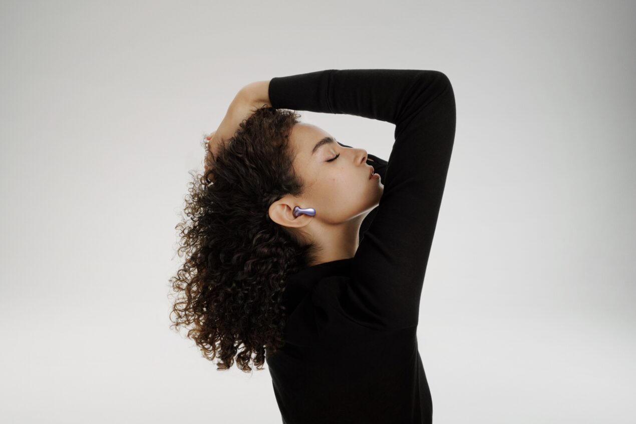 HUAWEI ha lanciato le nuove FreeBuds 6, cuffie open-fit con audio di qualità premium