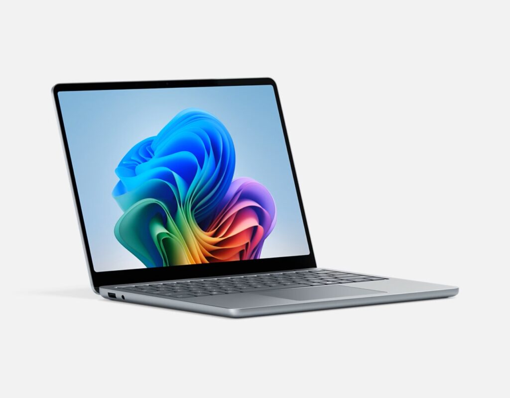 Microsoft ha annunciato i nuovi Surface Pro e Laptop, compatti, colorati e "pop" 17