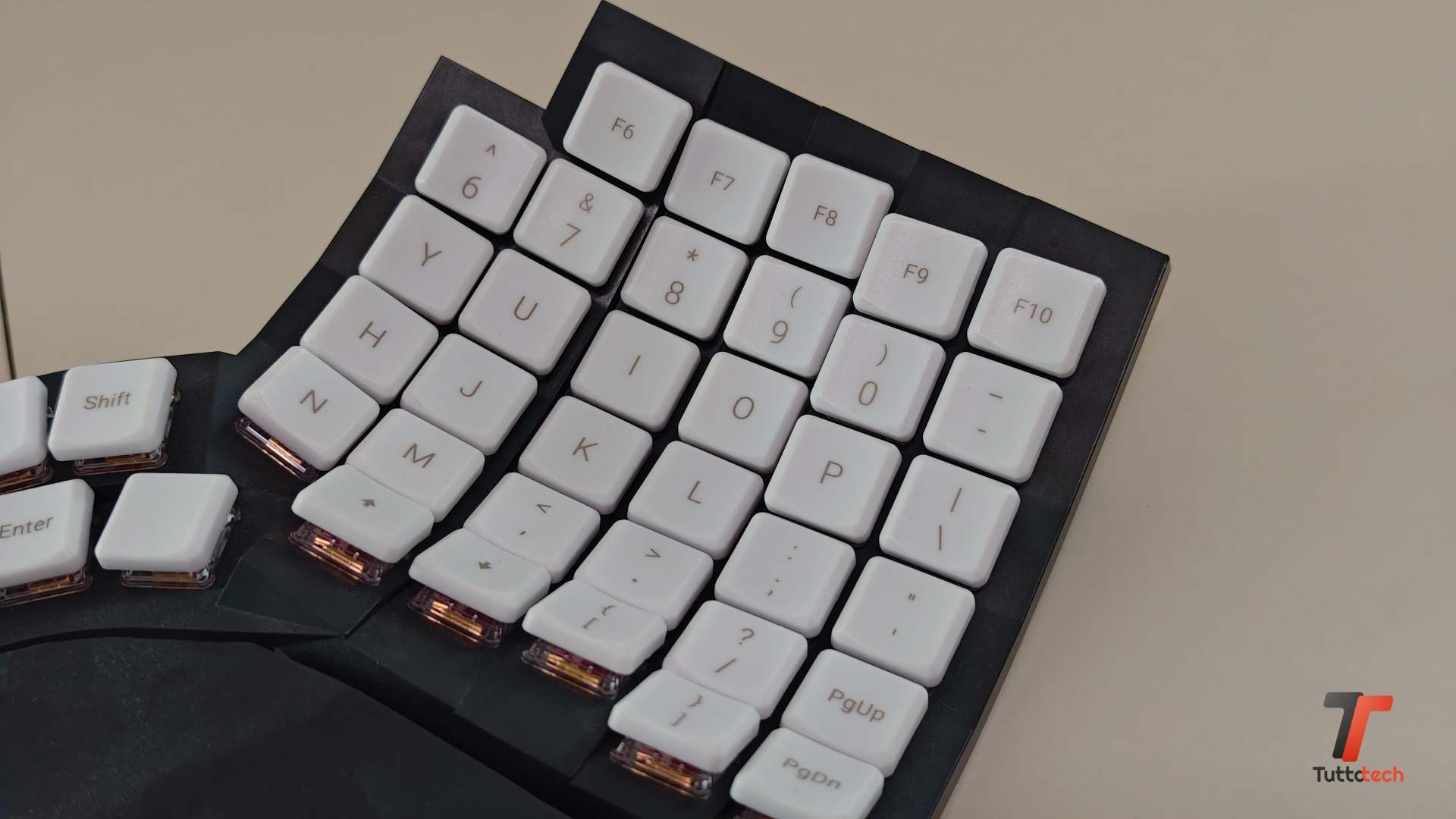 Recensione MoErgo Glove80, bella, ergonomica ma non fa per tutti 14