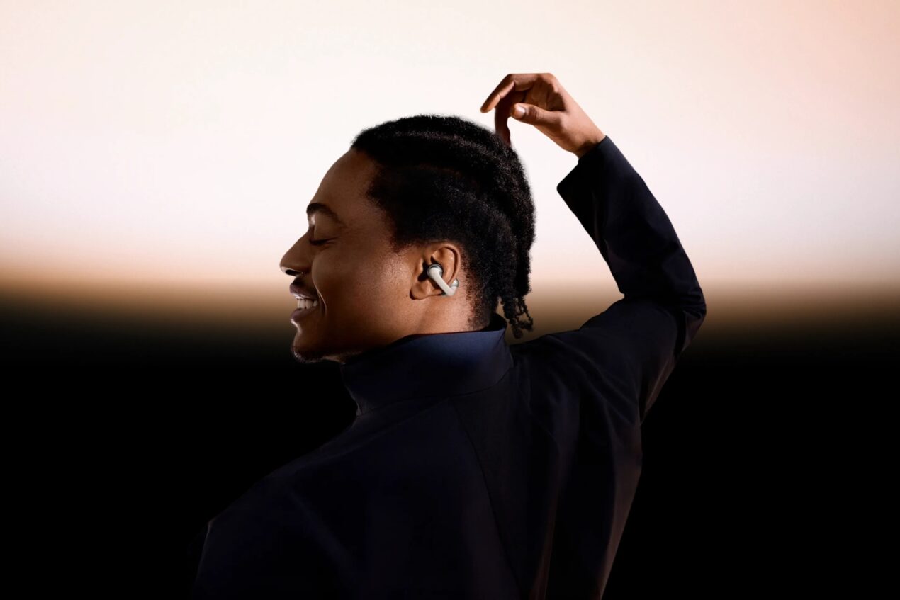 Shokz ha presentato le nuove OpenDots ONE, cuffie open-ear con clip per lo sport