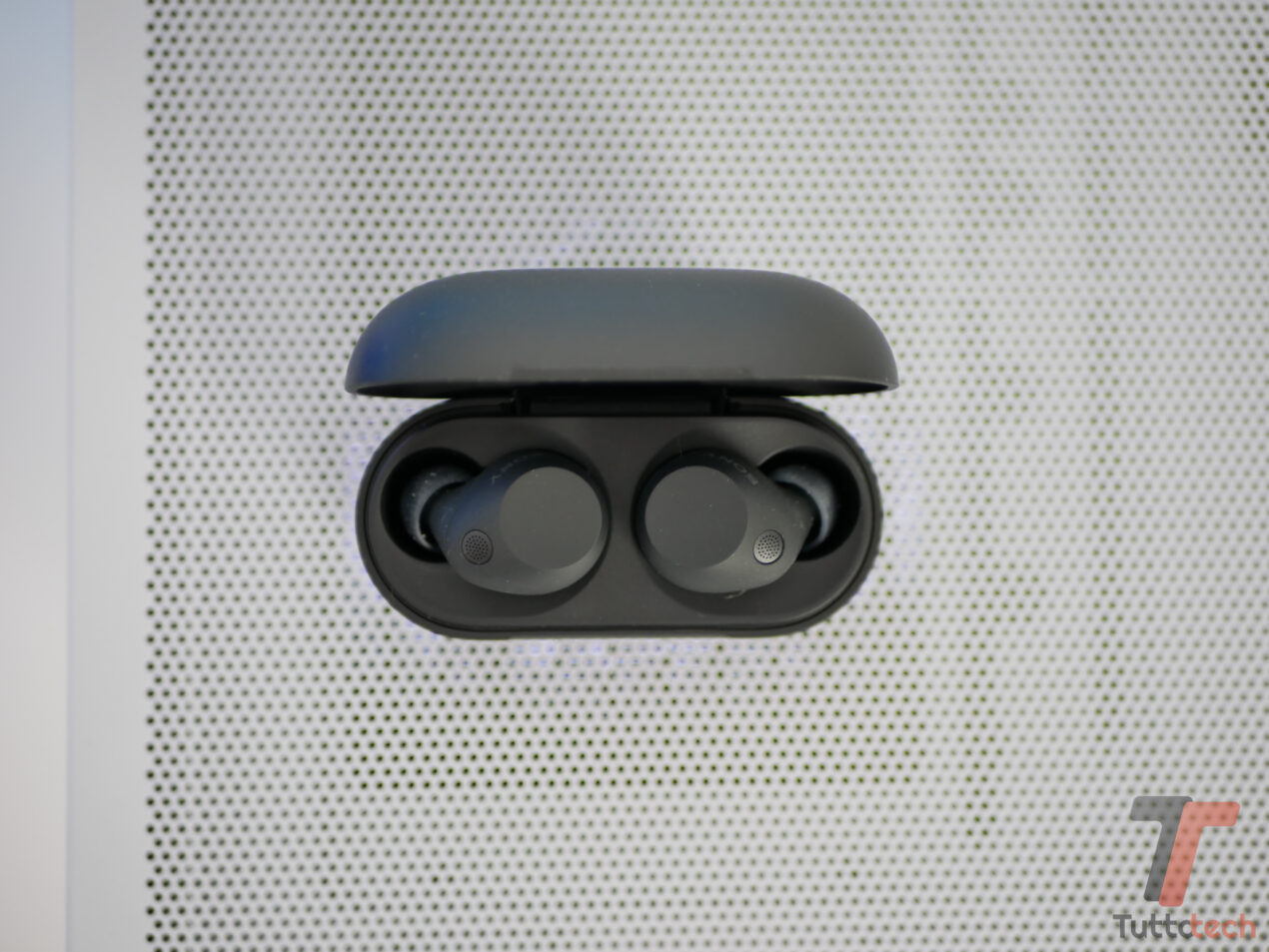 Recensione Sony WF-C710N: molto concrete, poco appariscenti, suonano alla grande