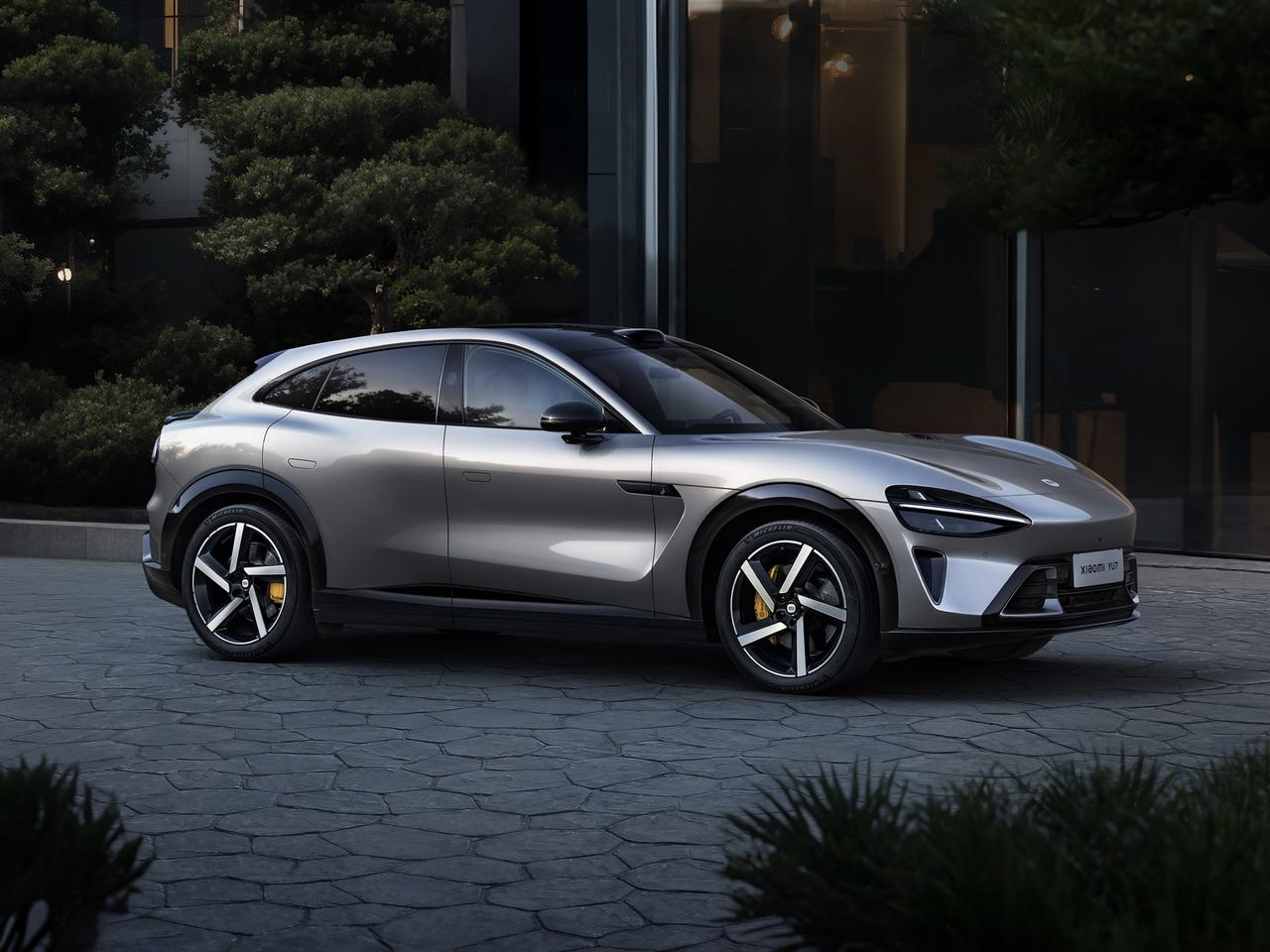 Xiaomi YU7 è ufficiale, un SUV elettrico che punta forte su prestazioni e autonomia 11