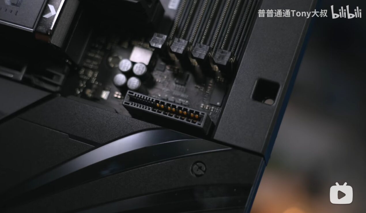 ASUS ha il connettore PCI-E definitivo per le GPU: BTF 2.5 gestisce oltre 2.000 watt 3