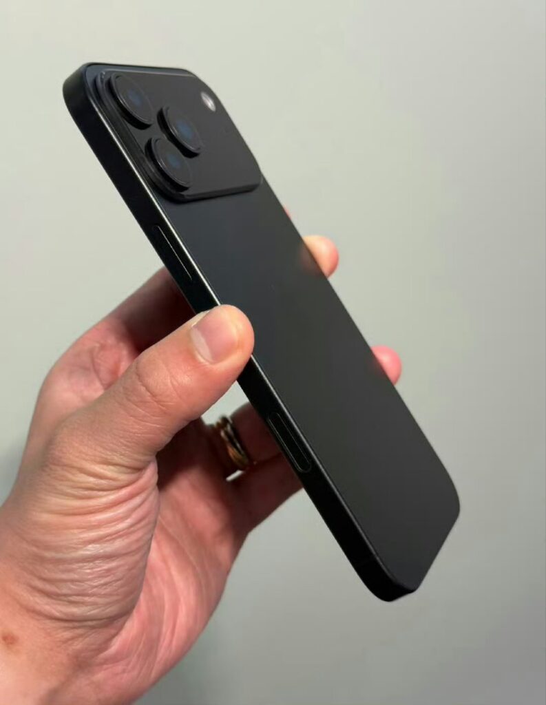 Il comparto fotografico di iPhone 17 Pro non verrà aggiornato con la sola Camera Bar 5