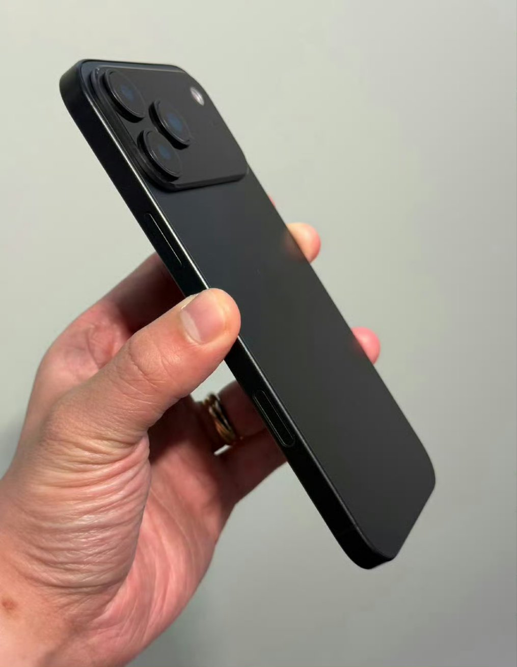 Il comparto fotografico di iPhone 17 Pro non verrà aggiornato con la sola Camera Bar 11