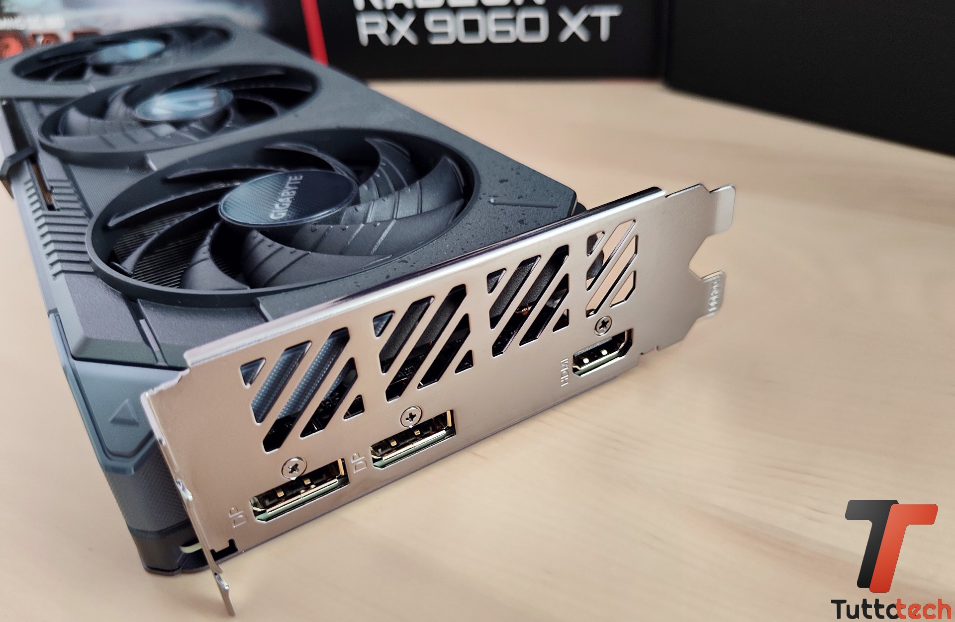 Gigabyte Radeon RX 9600 XT Gaming OC 16 GB 17