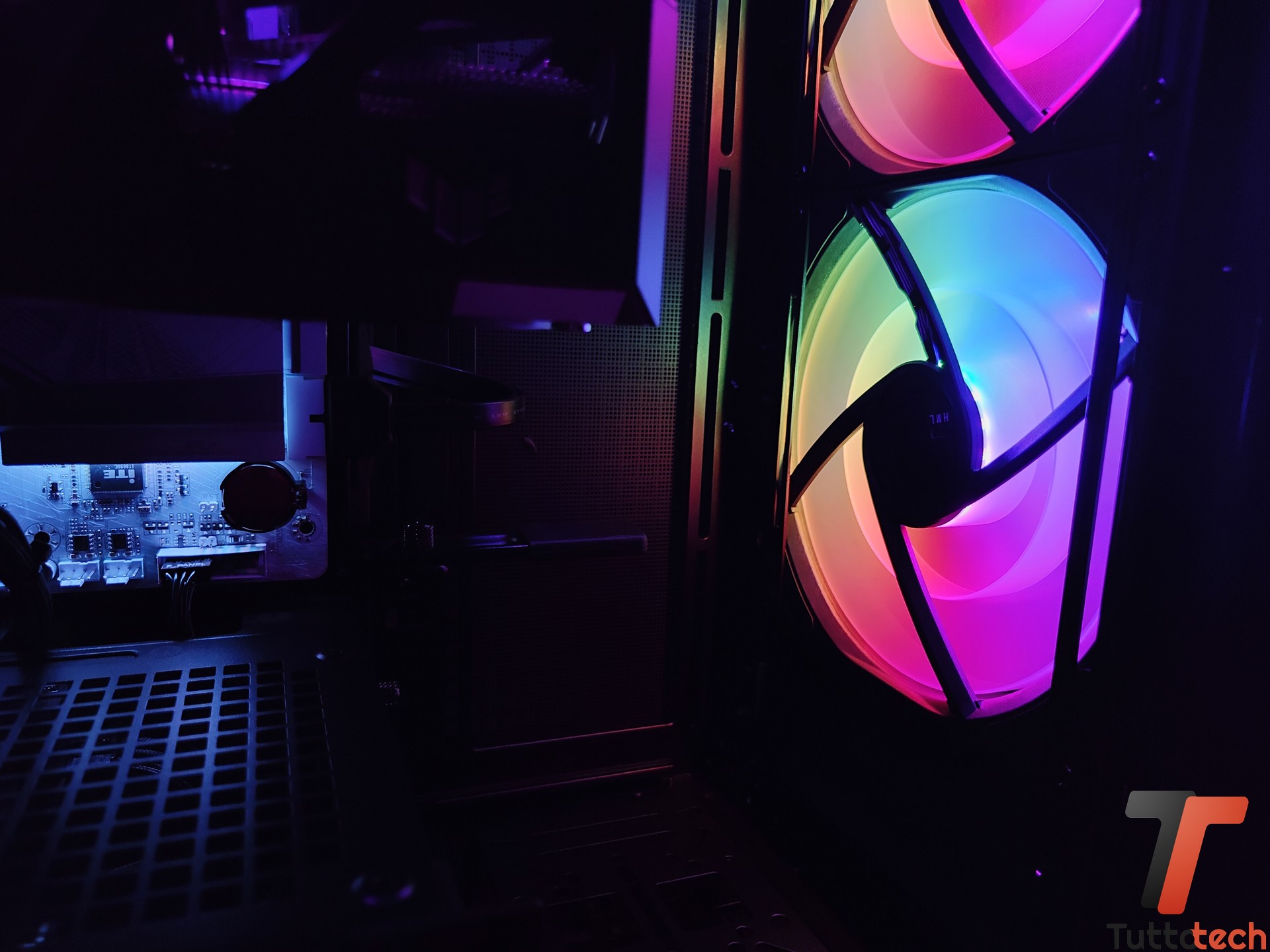 MSI MPG VELOX 300R AIRFLOW PZ 4