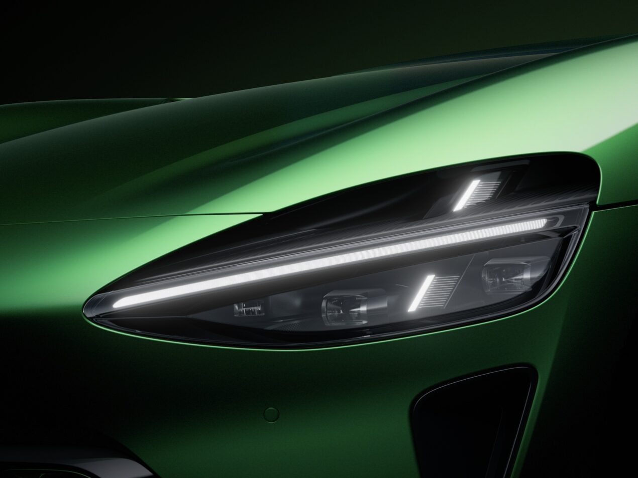 La presunta Xiaomi YU7 GT avvistata nell'Inferno Verde del Nürburgring