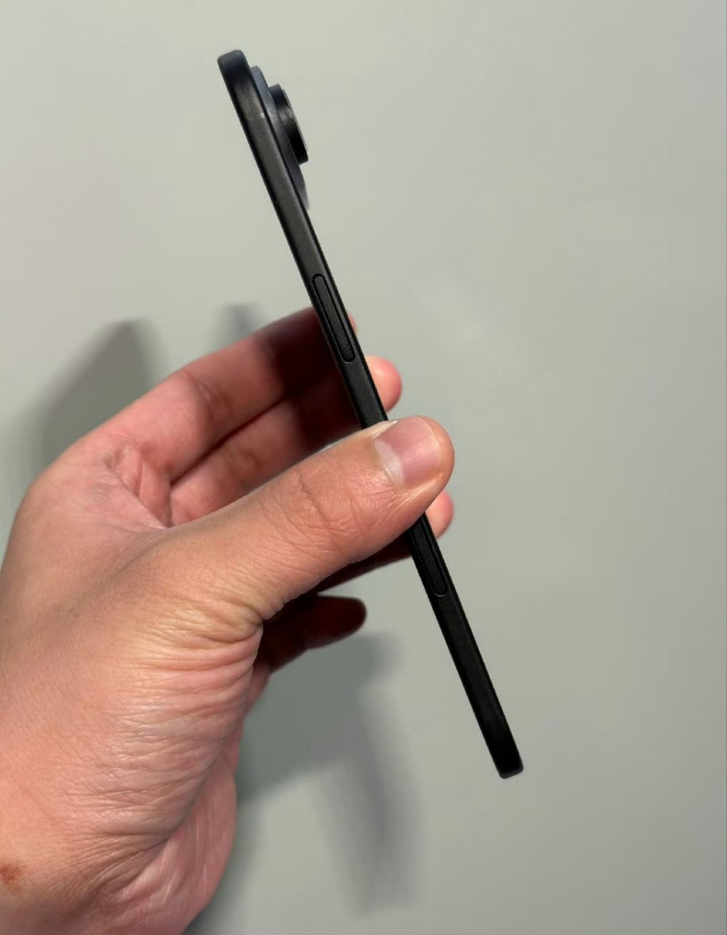 Il comparto fotografico di iPhone 17 Pro non verrà aggiornato con la sola Camera Bar 13