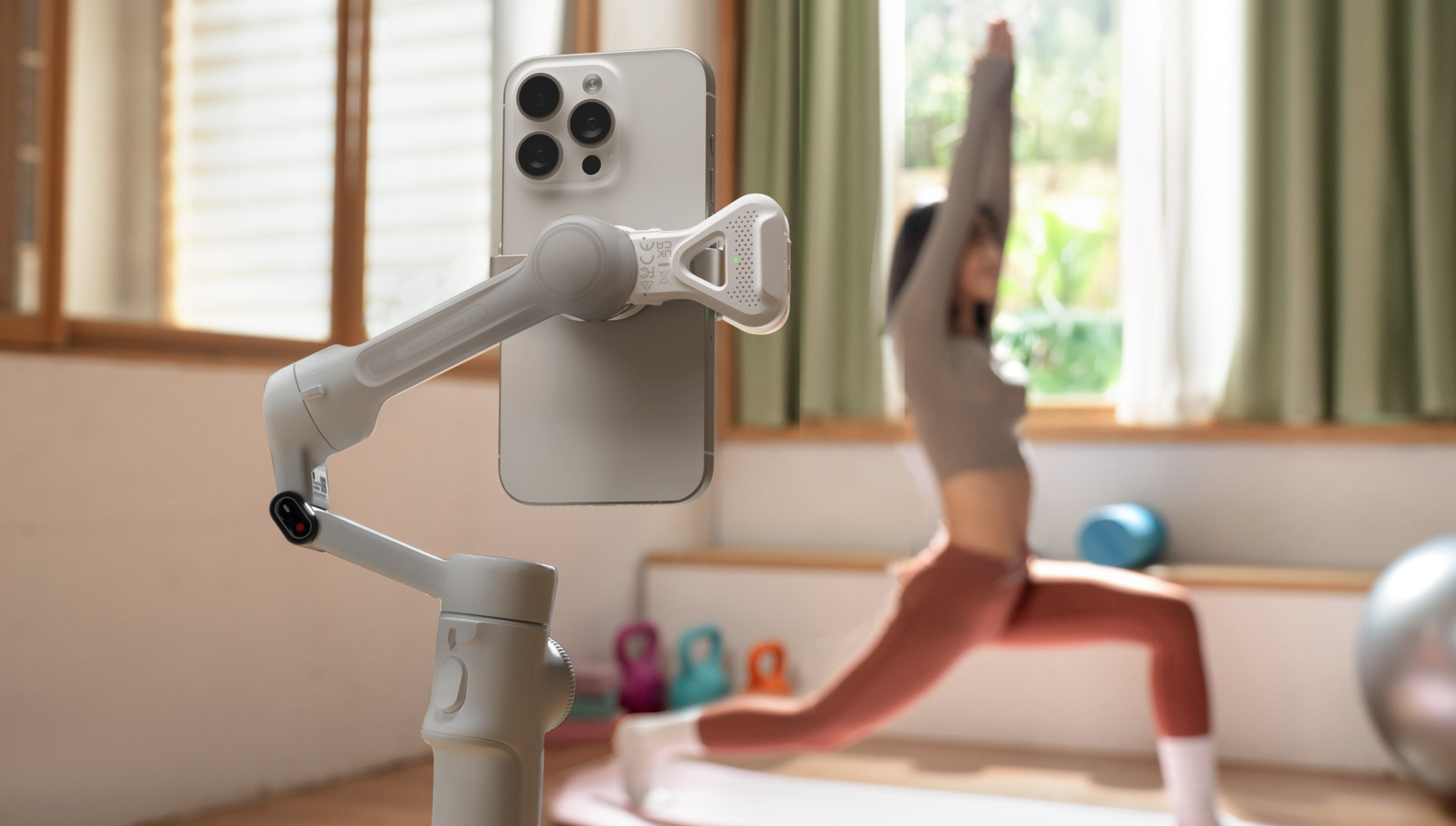 Insta360 Flow 2 è ufficiale: il gimbal intelligente e tascabile per tutti 8