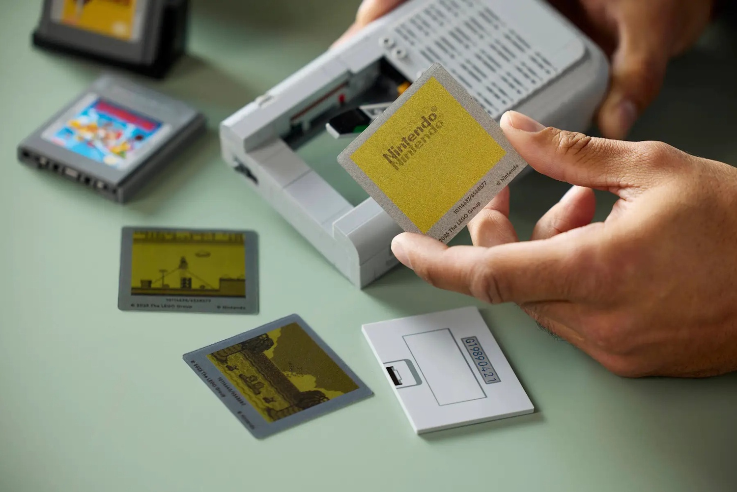 Un tuffo negli anni '90 con il Game Boy LEGO da collezione: preordini aperti 11