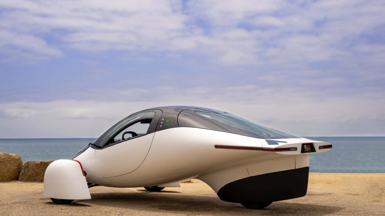 Aptera Artemis offrirà 65 chilometri al giorno di autonomia solare