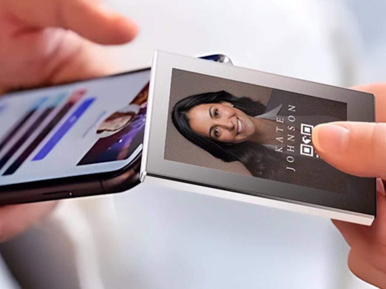 MagInk è un innovativo power bank con display e-ink a colori e supporto a Dov’è di Apple