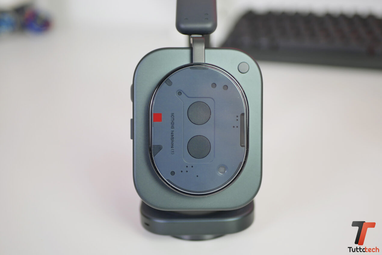 Estetica distintiva, ottima autonomia e suono definito: sconto per le Nothing Headphone (1)