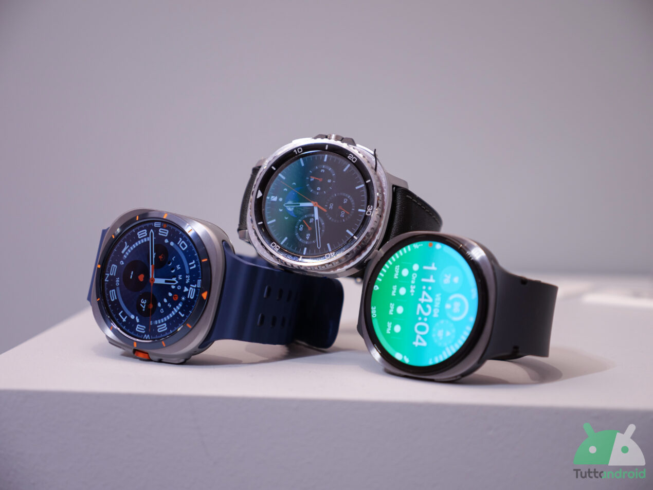 Samsung lancia Galaxy Watch8 e Galaxy Watch8 Classic; il modello Ultra si tinge di blu