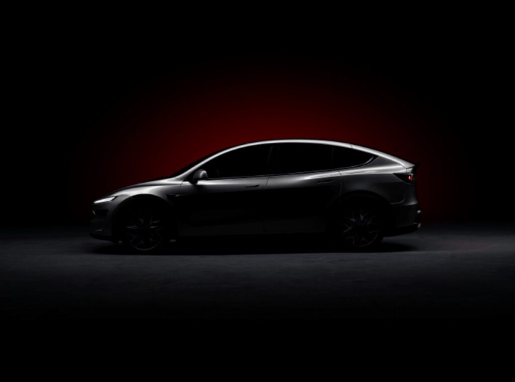 Tesla svela Model YL, un SUV più grande con 6 posti in arrivo in autunno 4