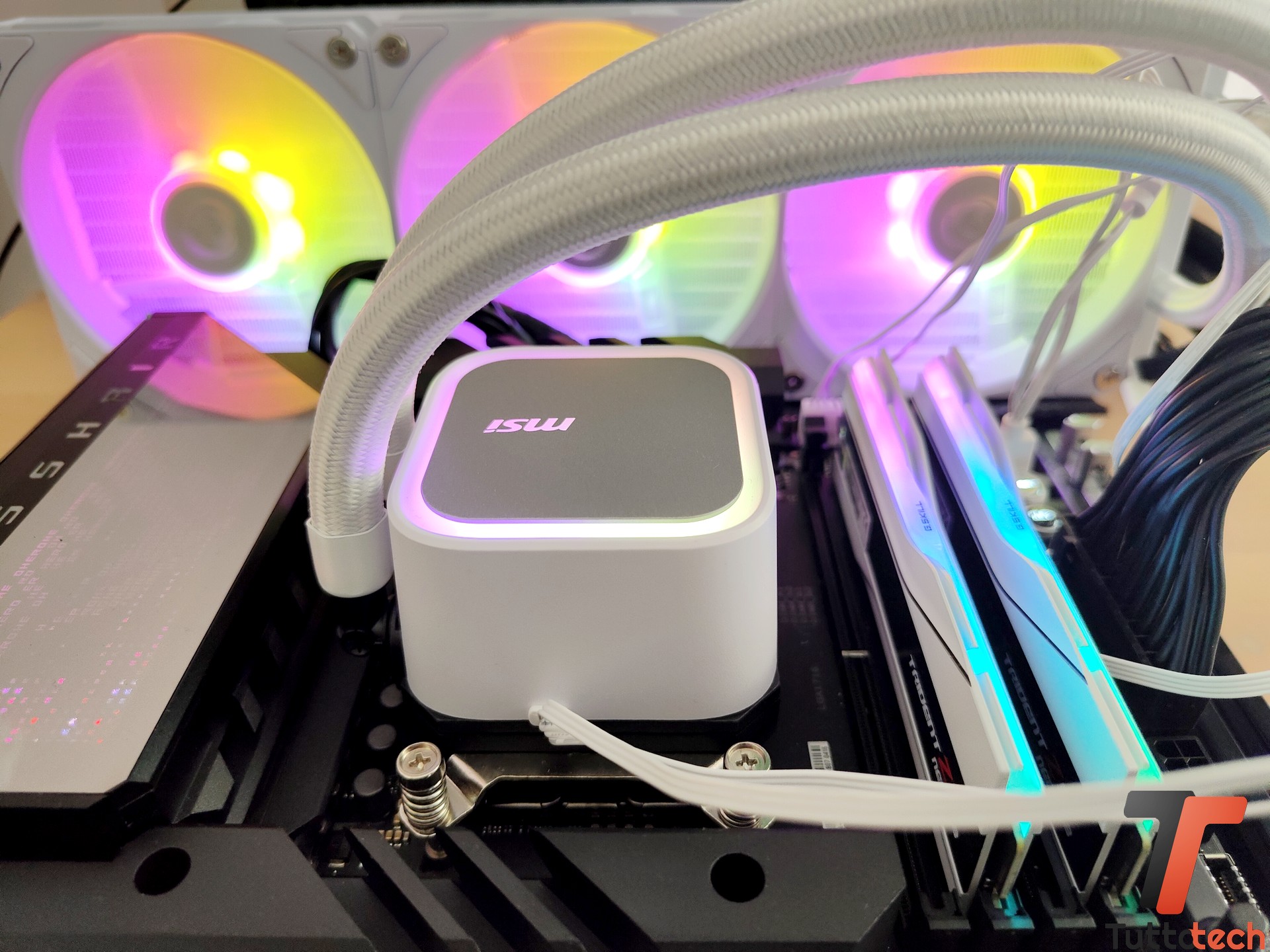 Recensione MSI MAG CORELIQUID A13 360: dissipatore AiO competitivo dal design minimalista 8