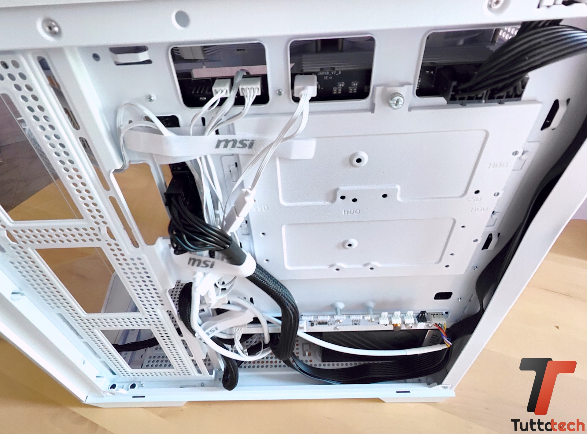 MSI MAG PANO M100 PZ 23