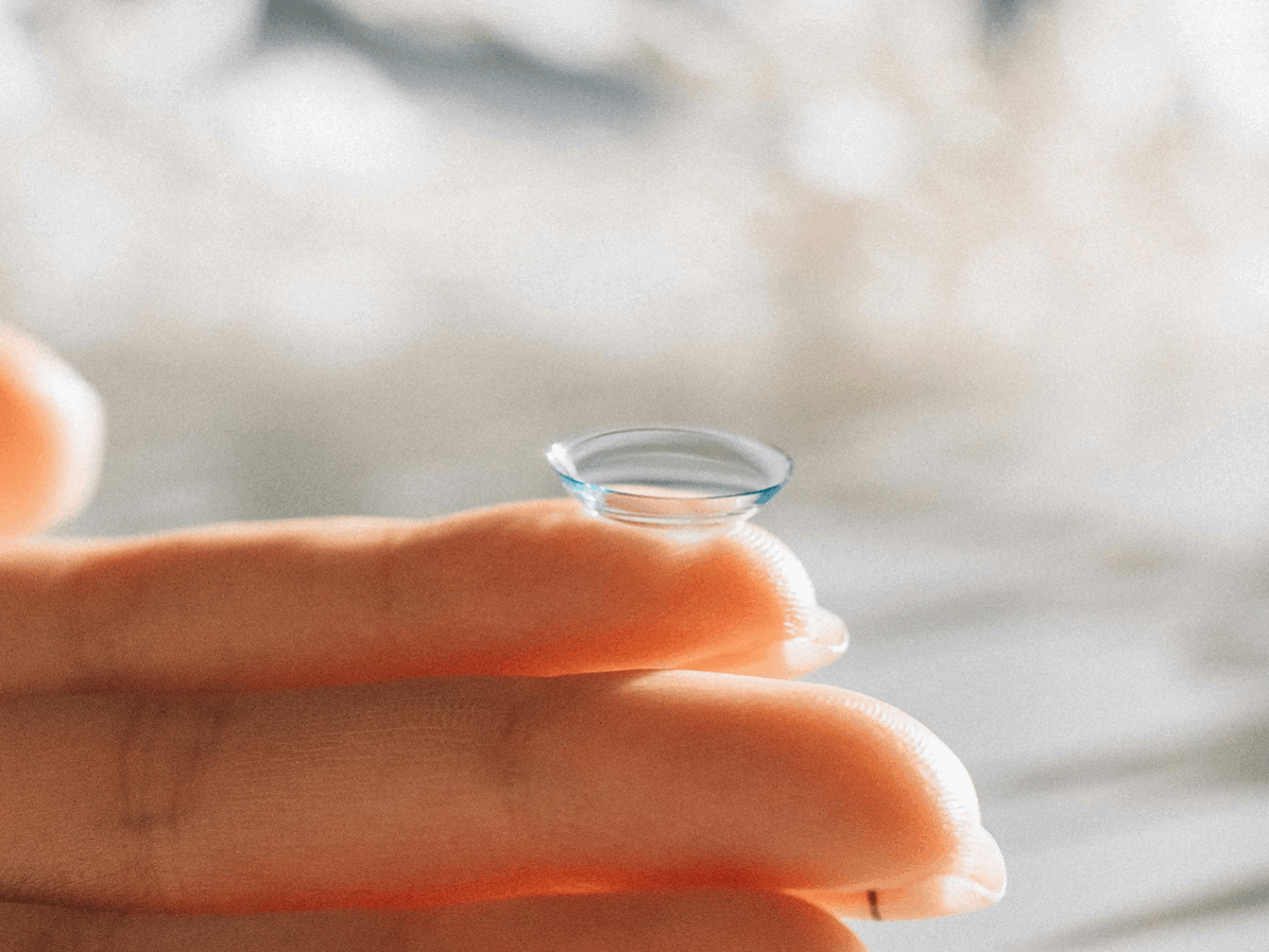 Le prime lenti a contatto al mondo dotate di display OLED