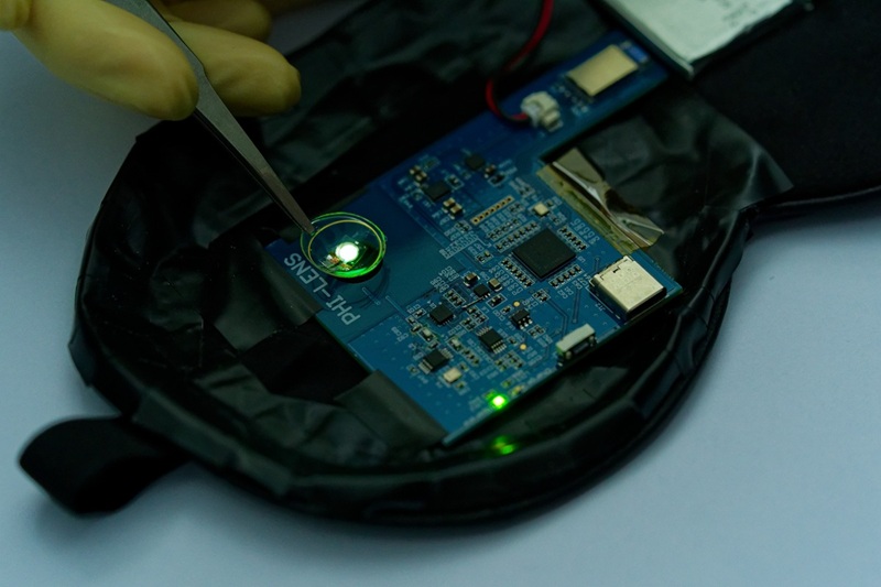 Le prime lenti a contatto al mondo dotate di display OLED 5