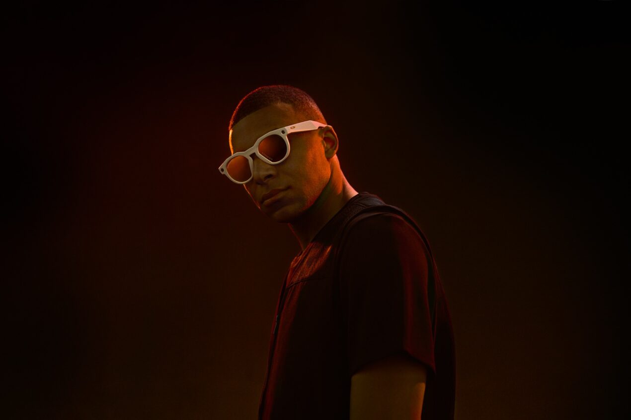 Gli occhiali smart Oakley Meta HSTN sono pre-ordinabili in Italia: ecco i prezzi