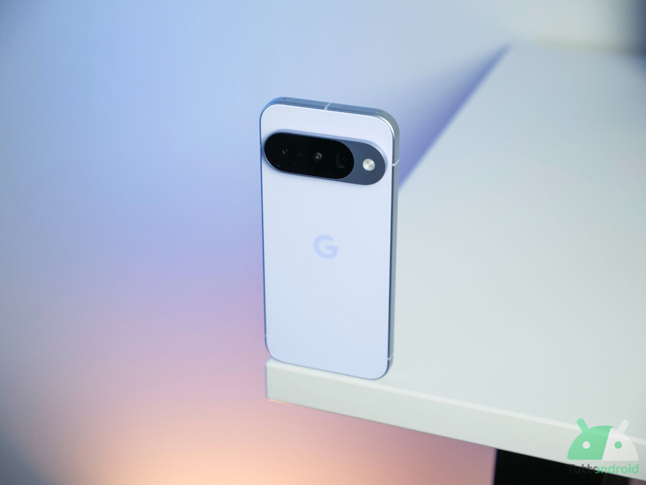 Recensione Google Pixel 10: PixelSnap, tele 5x e Tensor G5, ma anche qualche rinuncia tattica