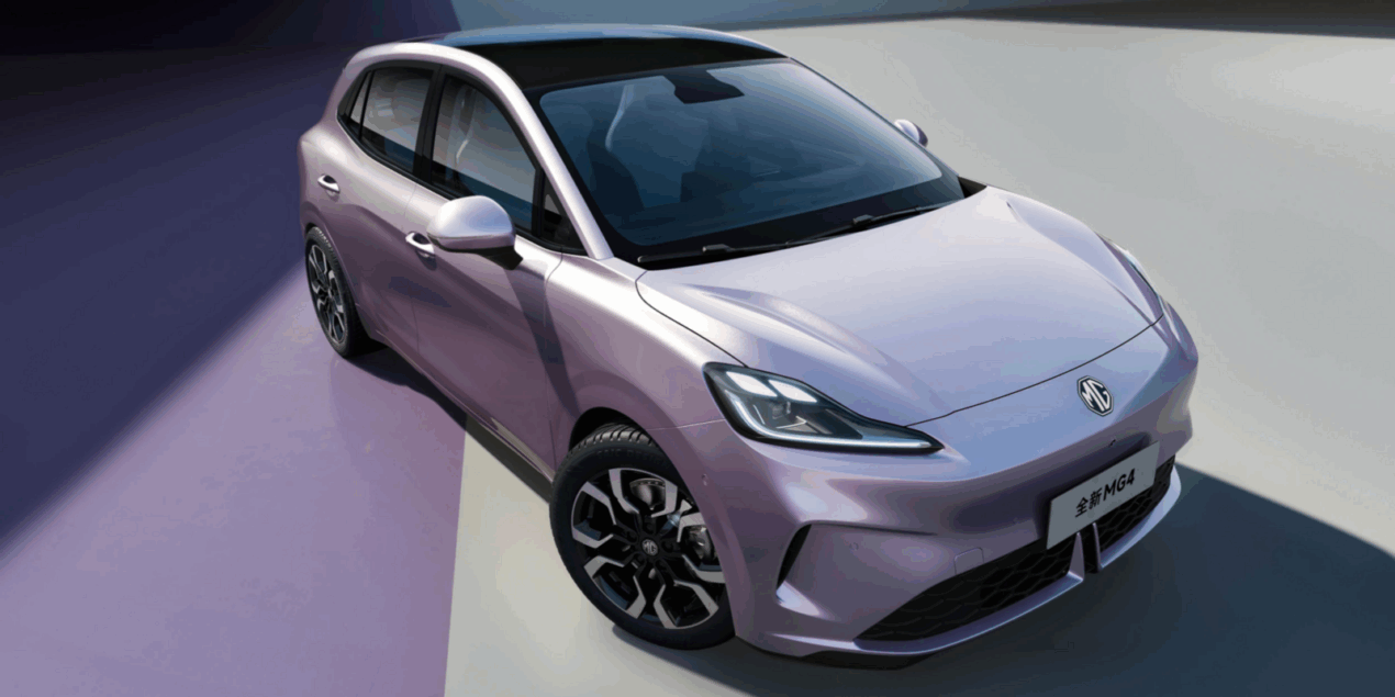 La nuova MG4 al debutto, con ricarica veloce, infotainment Oppo e batteria semi-solida