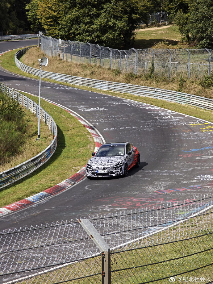 La presunta Xiaomi YU7 GT avvistata nell'Inferno Verde del Nürburgring 4