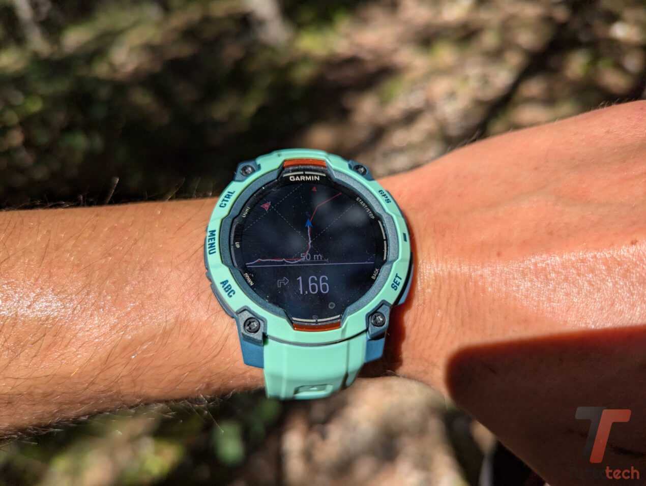 Quasi 150€ di sconto su Amazon per lo SportWatch Garmin Instinct 3 AMOLED