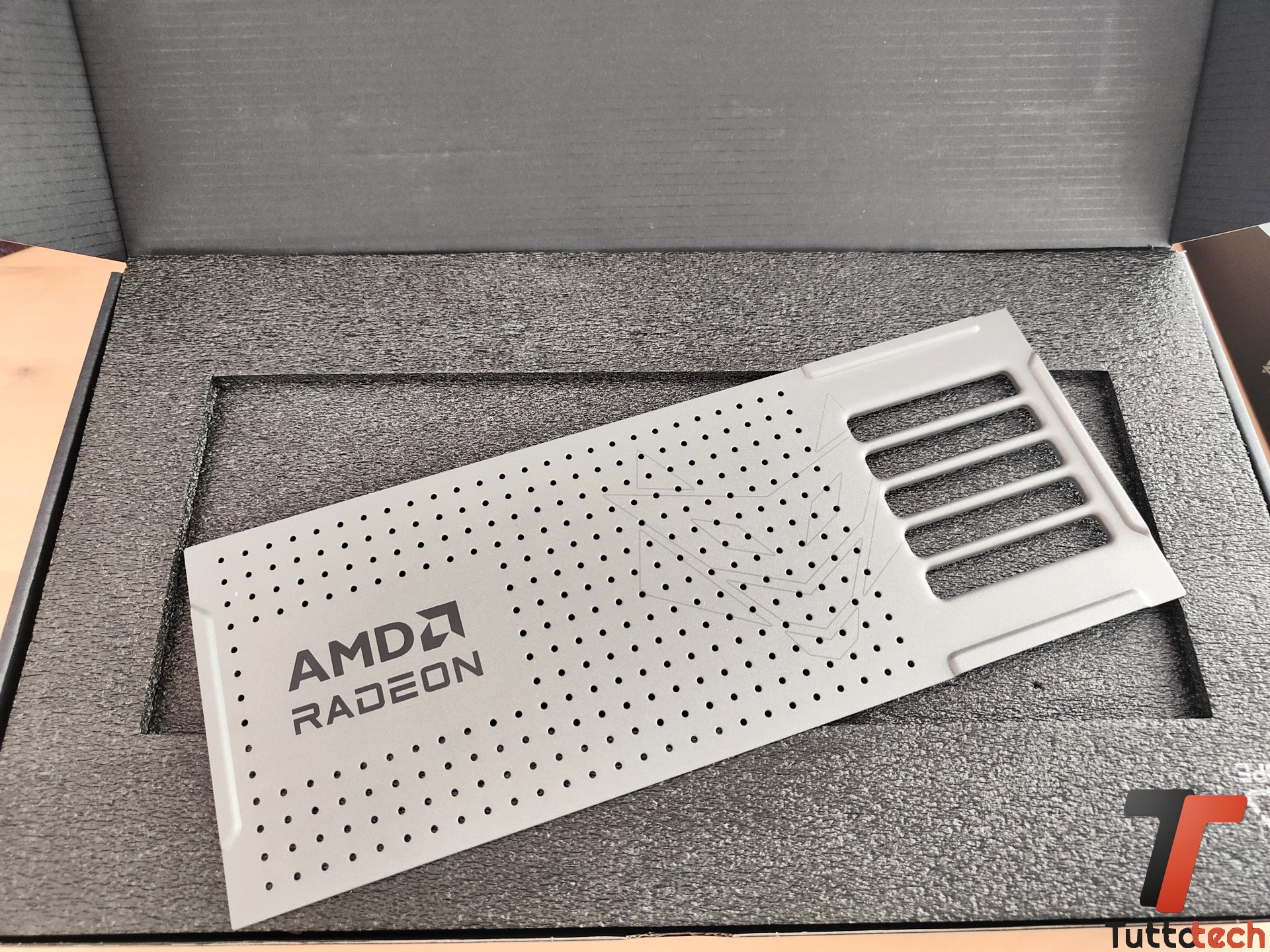 Recensione Sapphire NITRO+ Radeon RX 9070 XT OC: la custom AMD che tutti vorremmo 16