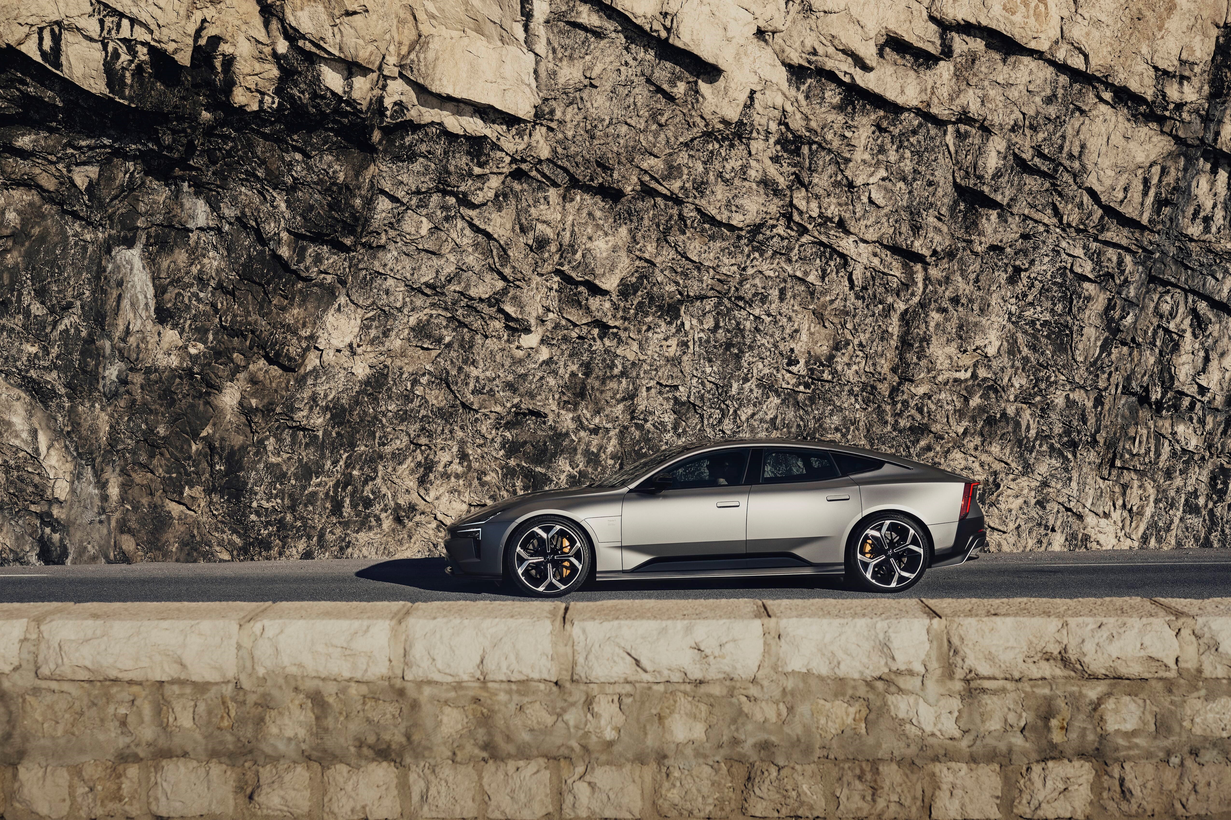 Polestar 5 è la nuova auto elettrica svedese che unisce lusso, prestazioni e sostenibilità 1