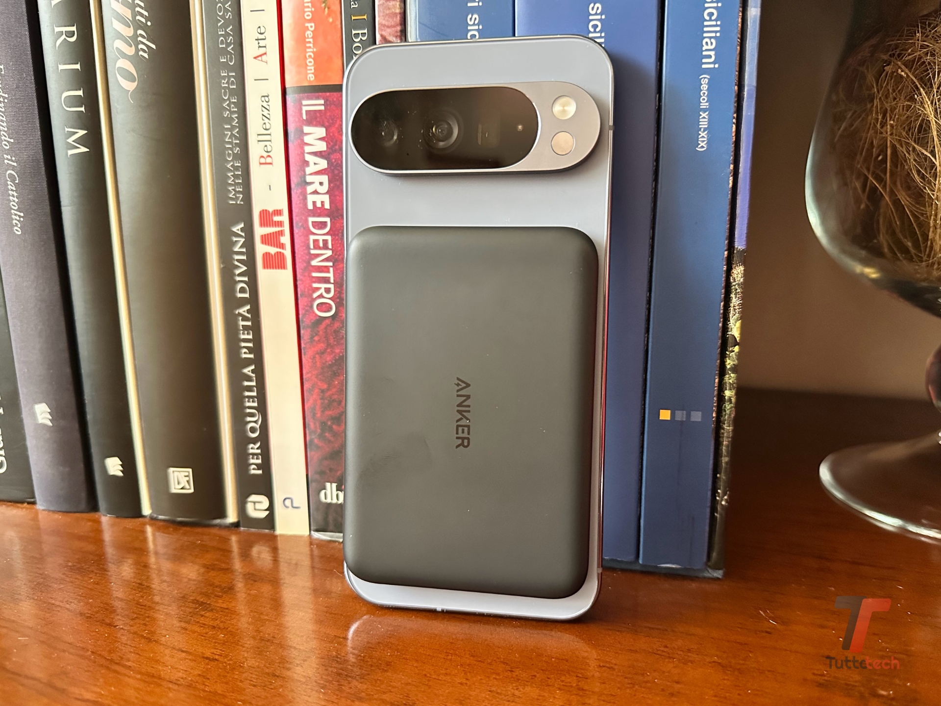 Anker Nano Power Bank A1665 su Google Pixel 10 Pro XL