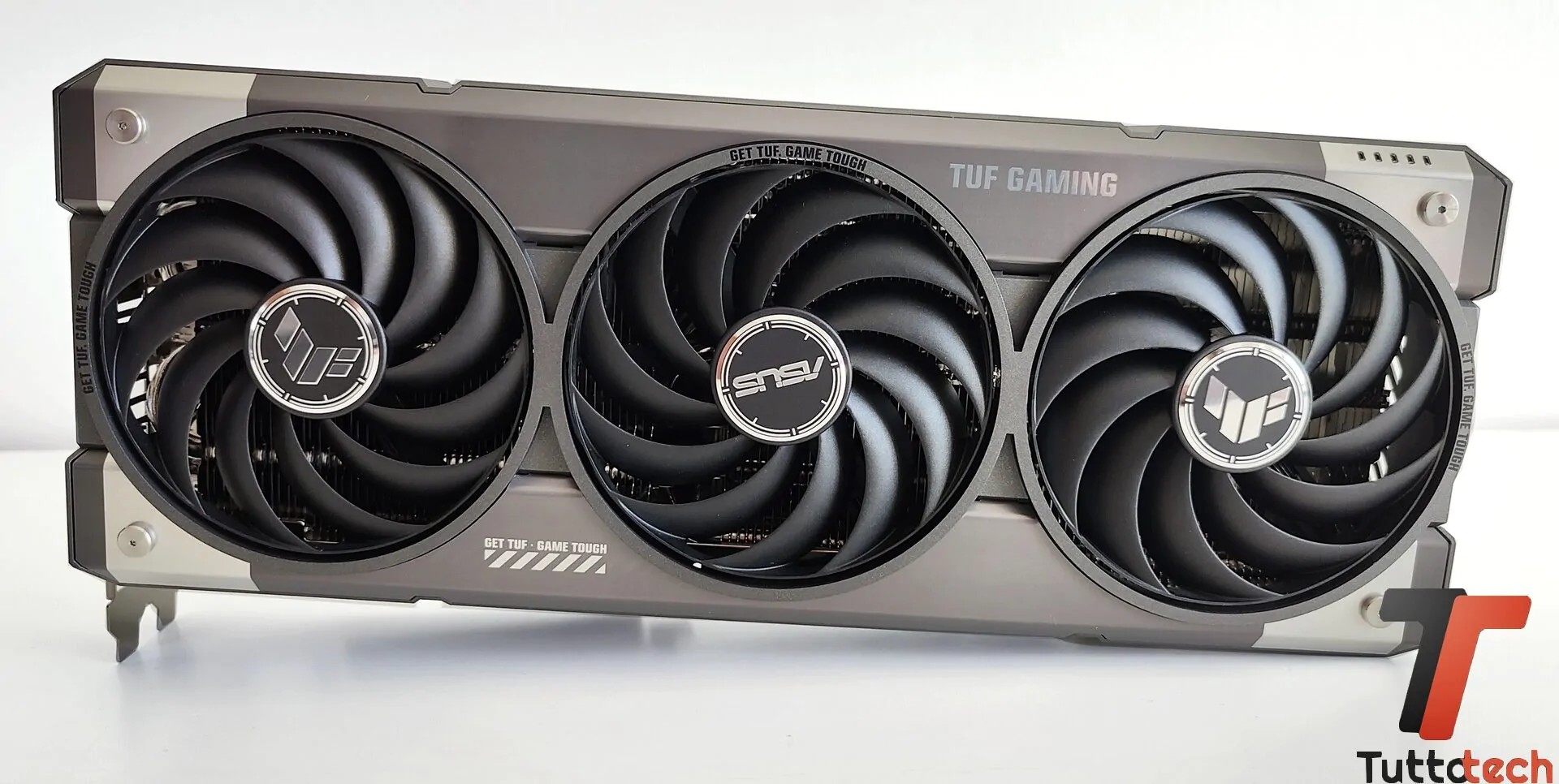 AMD Radeon RX 9070 XT vs Radeon RX 9070: gaming, consumi e prezzi 10