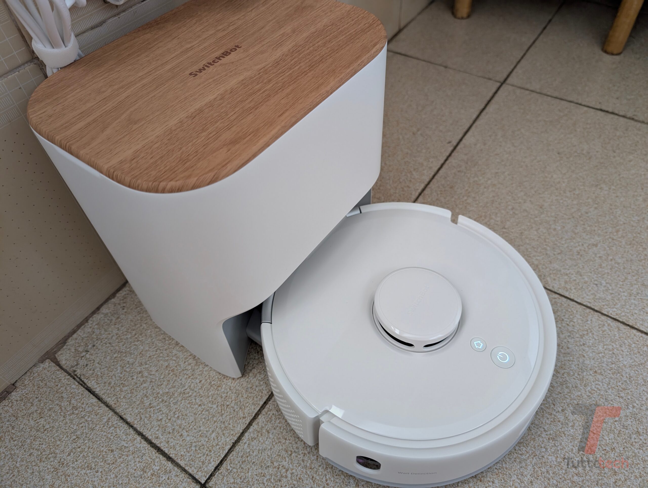 Recensione SwitchBot K11+: tiene pulito senza ingombrare e farsi sentire 39