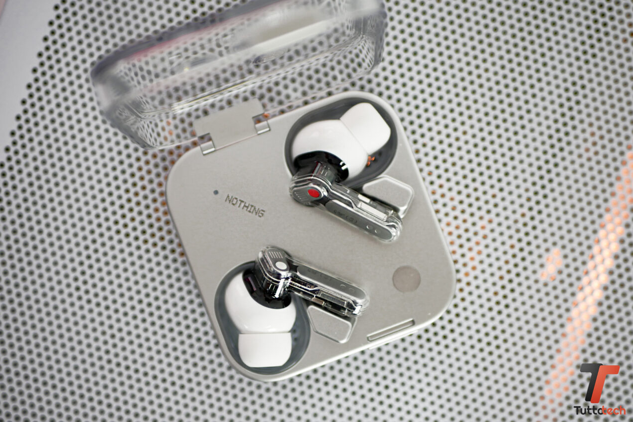 Audio spaziale e design iconico: le Nothing Ear (3) raggiungono il loro miglior prezzo