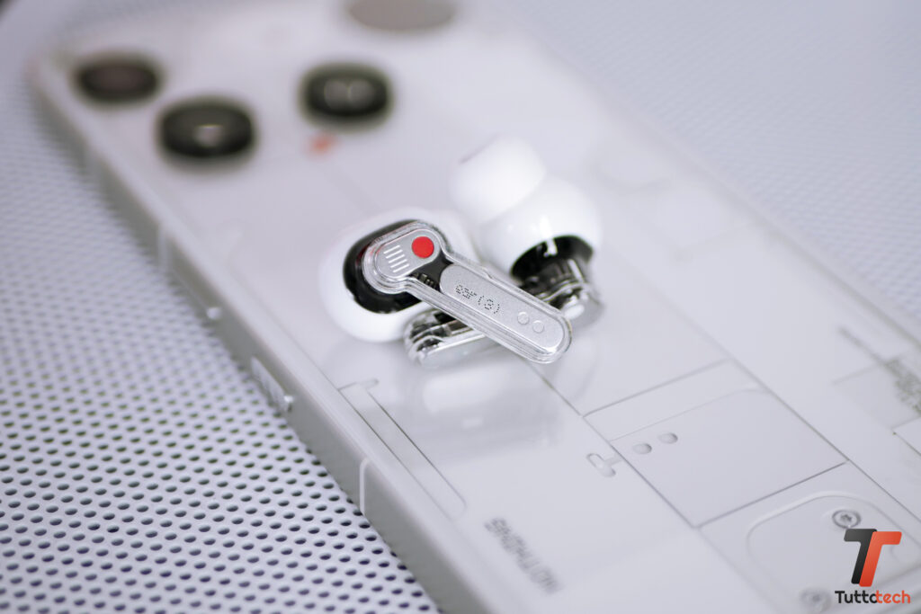 Trasparenza e audio premium a meno di 140€: le Nothing Ear (3) sono al minimo storico su Amazon 4