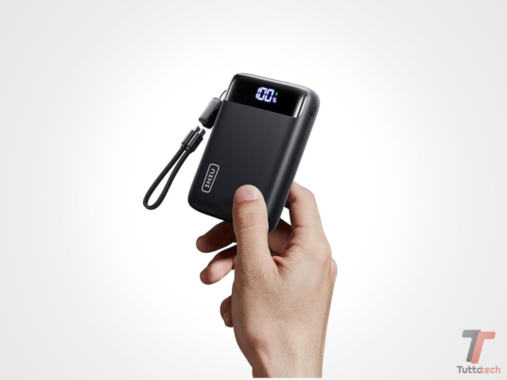 Lui è il PowerBank migliore da acquistare: 20.000mAh, 22.5W, display LED e torcia integrata 4