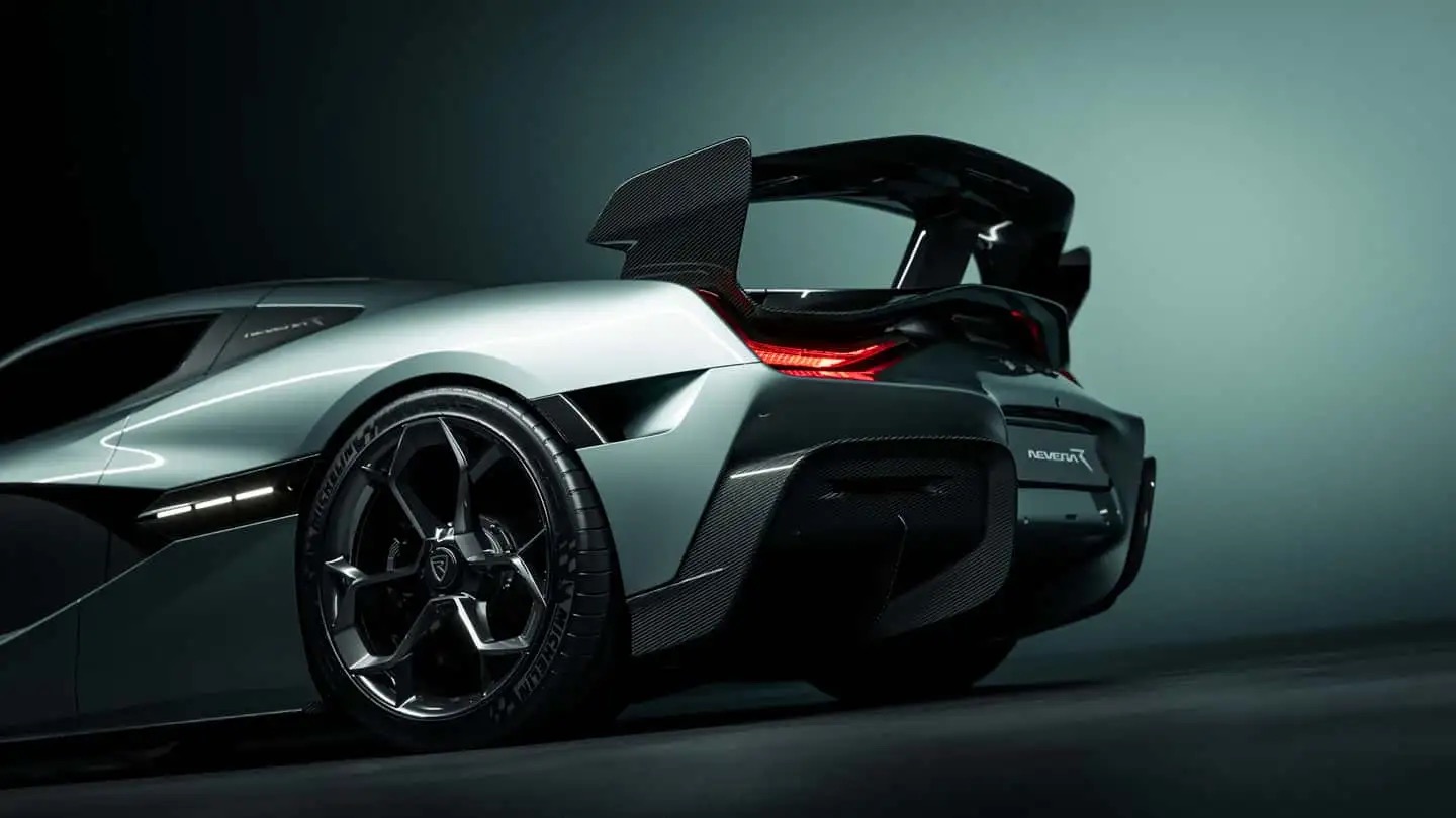 Perché i marchi di lusso stanno rallentando nella transizione alle supercar elettriche 11