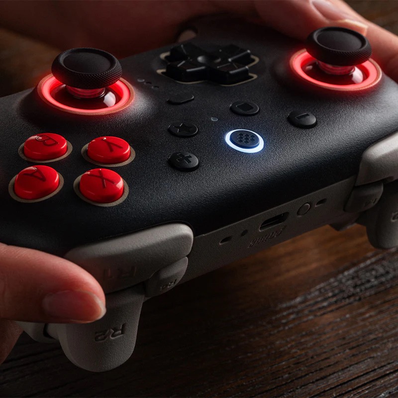 8BitDo celebra i 40 anni del NES con una linea di accessori ispirata alla console originale 11