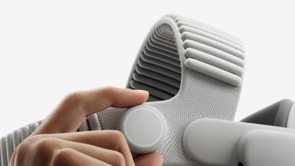 Apple ha rinnovato anche Vision Pro: arrivano il chip M5 e la fascia Dual Knit 9