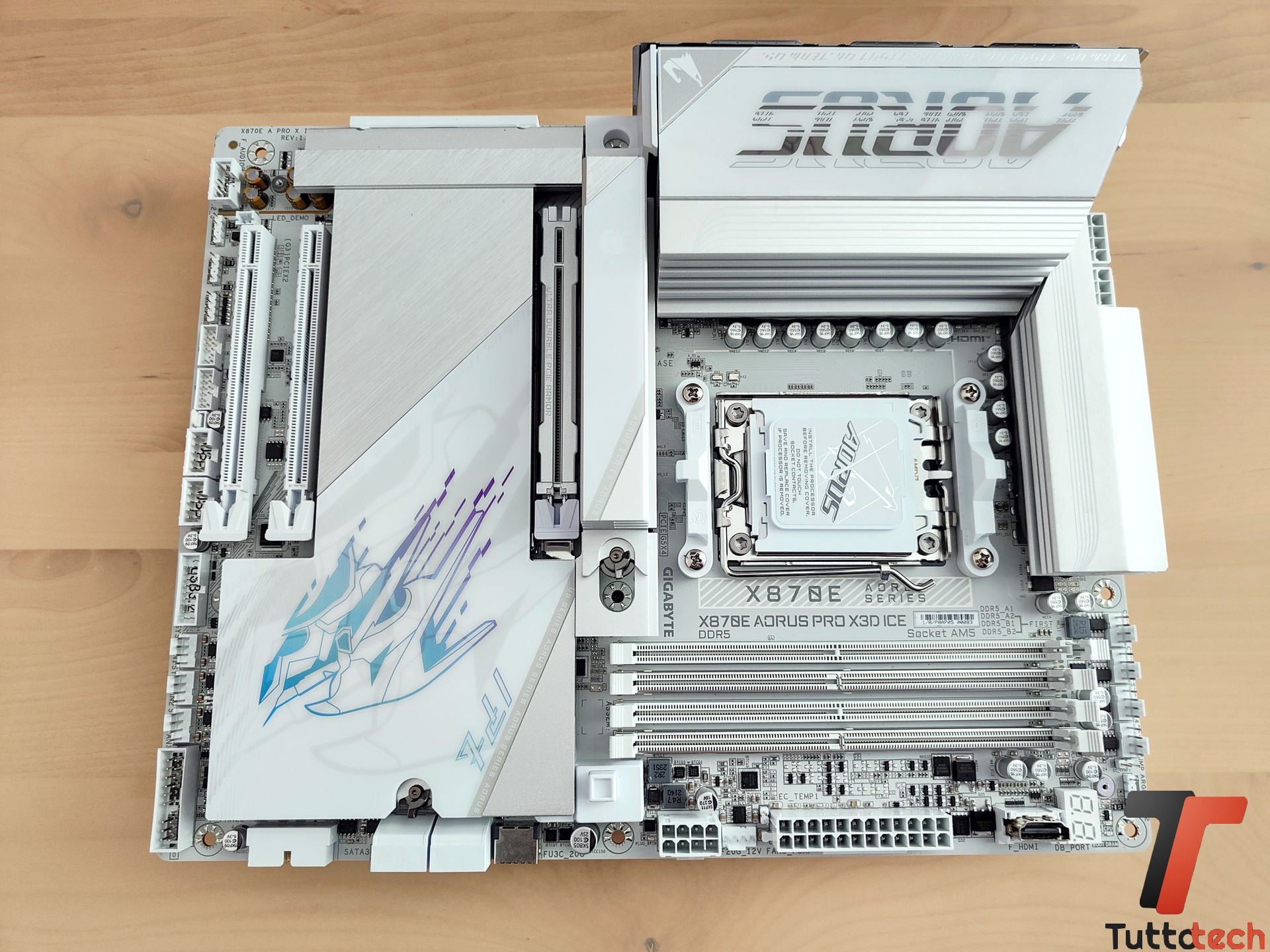 Recensione Gigabyte X870E AORUS PRO X3D ICE: spinge al massimo i Ryzen 9000 X3D 10